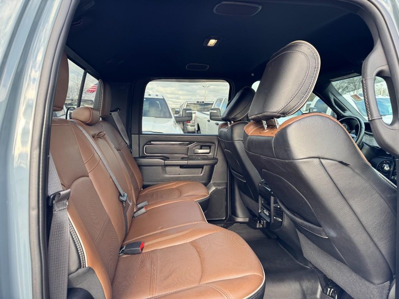 Ram 2500 Vehicle Full-screen Gallery Image 10