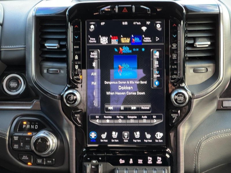 Ram 2500 Vehicle Full-screen Gallery Image 13