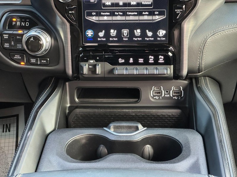 Ram 2500 Vehicle Full-screen Gallery Image 14