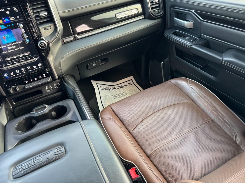 Ram 2500 Vehicle Full-screen Gallery Image 15