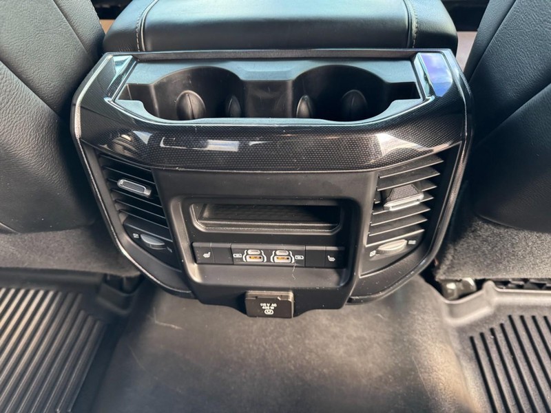 Ram 2500 Vehicle Full-screen Gallery Image 16