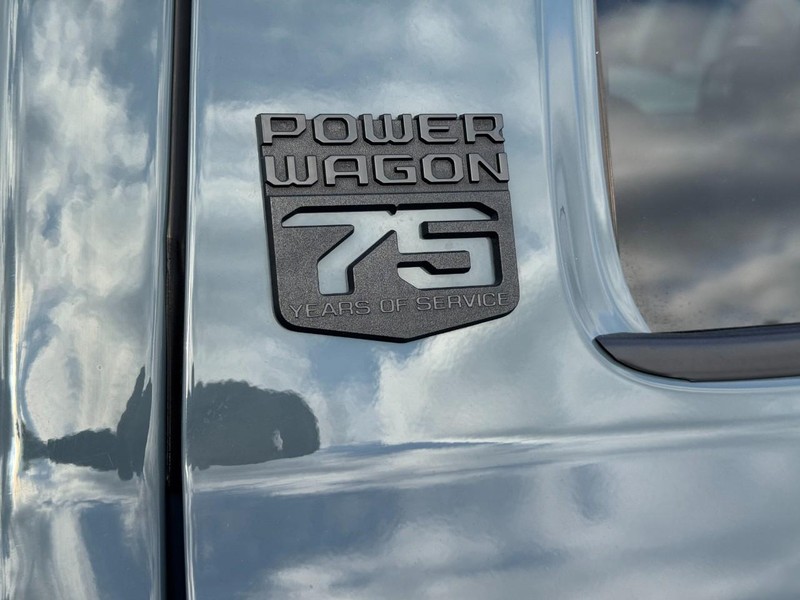 Ram 2500 Vehicle Full-screen Gallery Image 17