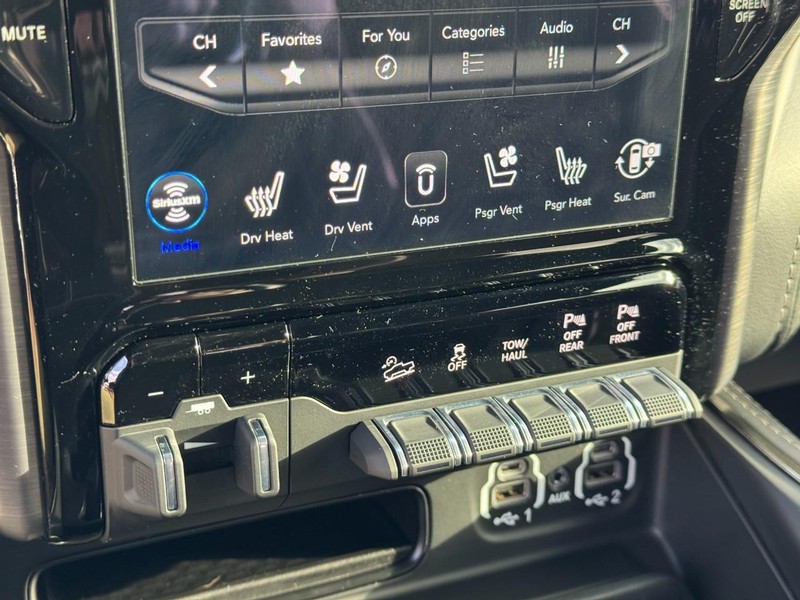 Ram 2500 Vehicle Full-screen Gallery Image 22