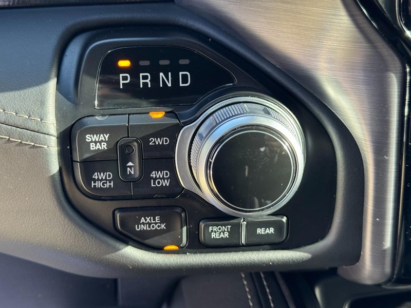 Ram 2500 Vehicle Full-screen Gallery Image 23