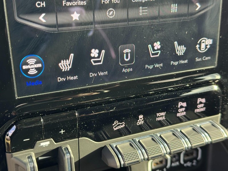 Ram 2500 Vehicle Full-screen Gallery Image 24