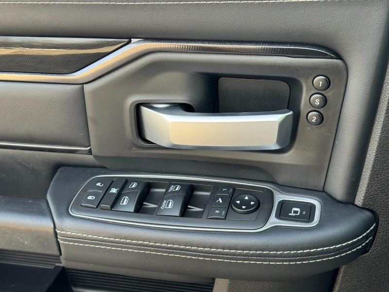 Ram 2500 Vehicle Full-screen Gallery Image 26