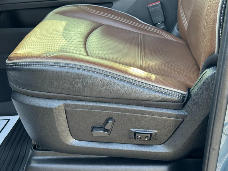 Ram 2500 Vehicle Full-screen Gallery Image 27