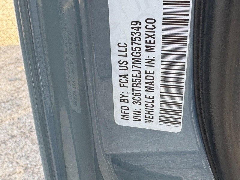 Ram 2500 Vehicle Full-screen Gallery Image 28