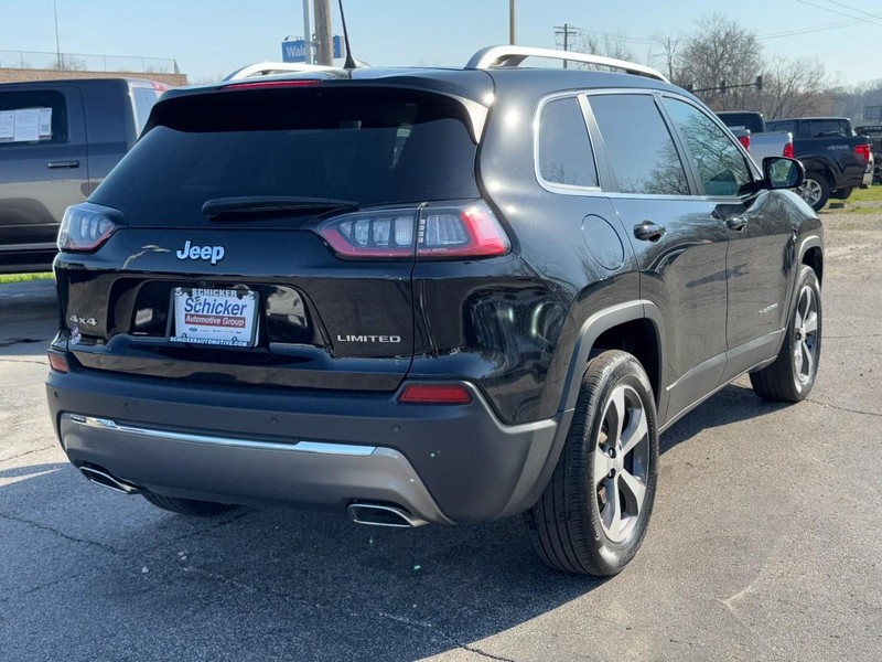 Jeep Cherokee Vehicle Full-screen Gallery Image 03