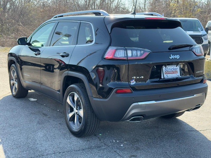 Jeep Cherokee Vehicle Full-screen Gallery Image 07