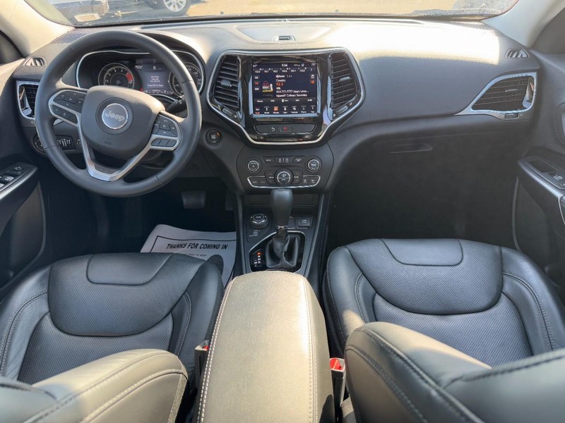 Jeep Cherokee Vehicle Full-screen Gallery Image 12