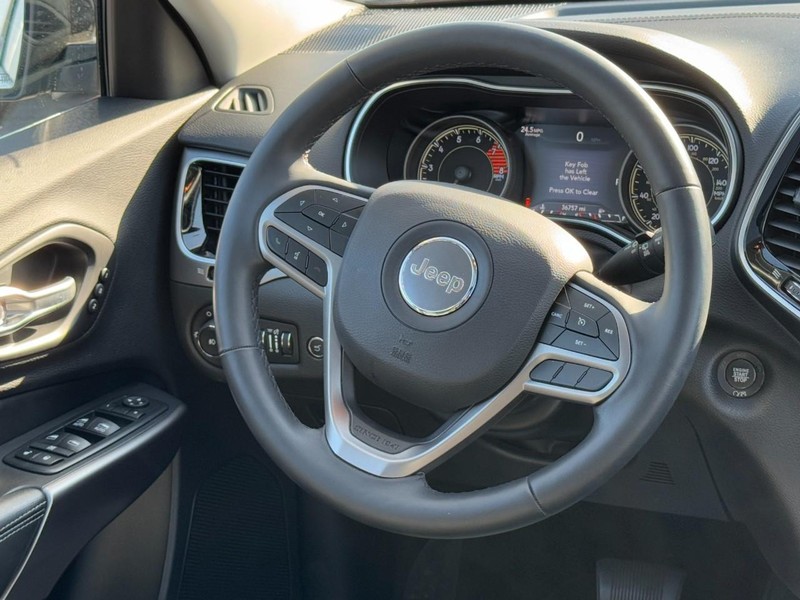 Jeep Cherokee Vehicle Full-screen Gallery Image 13