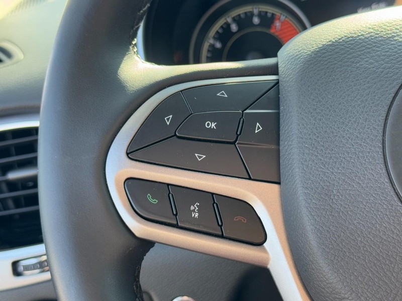 Jeep Cherokee Vehicle Full-screen Gallery Image 19