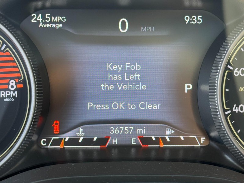 Jeep Cherokee Vehicle Full-screen Gallery Image 21