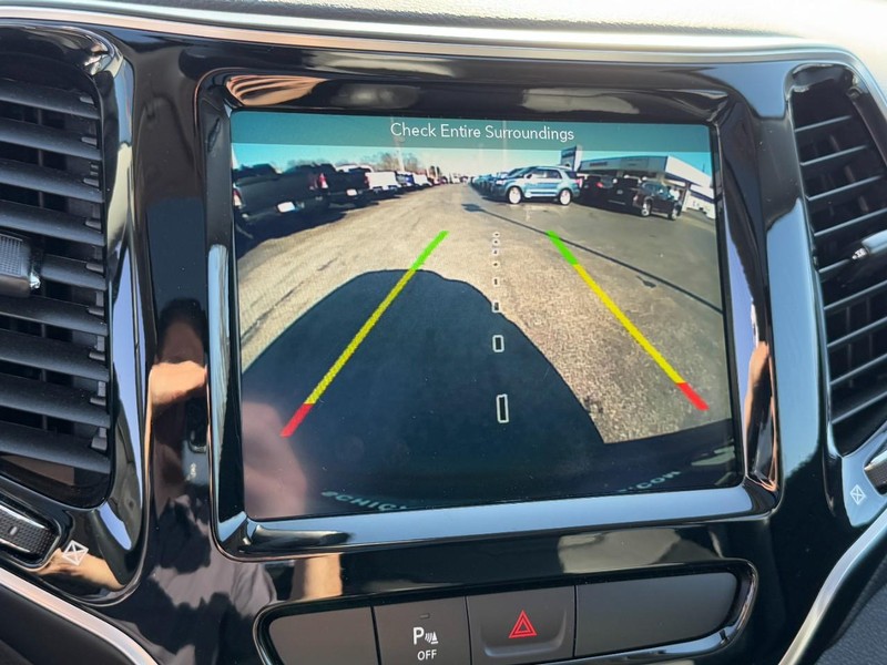 Jeep Cherokee Vehicle Full-screen Gallery Image 25