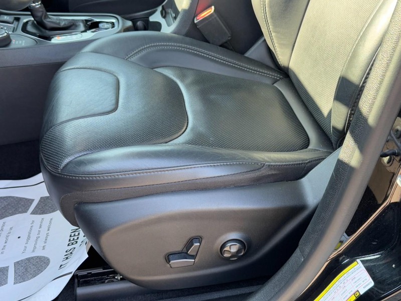 Jeep Cherokee Vehicle Full-screen Gallery Image 27