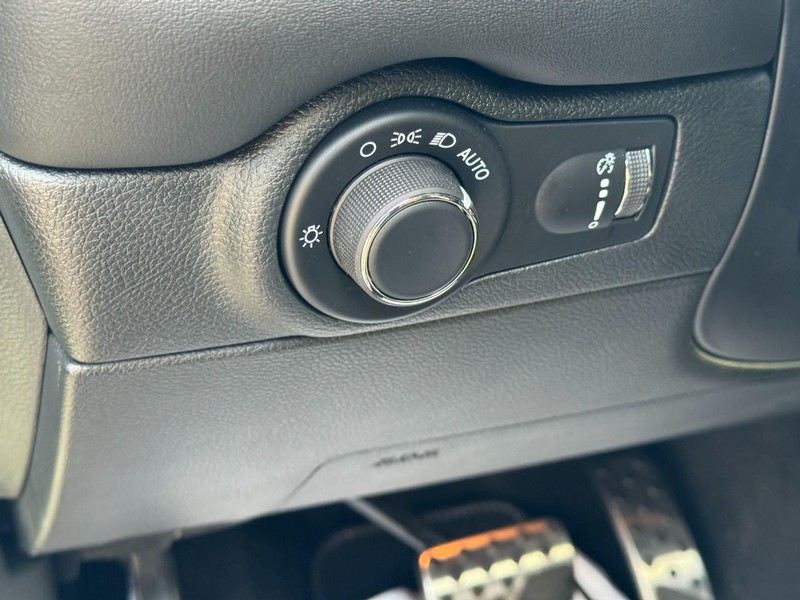 Dodge Durango Vehicle Full-screen Gallery Image 17