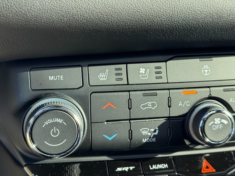 Dodge Durango Vehicle Full-screen Gallery Image 23