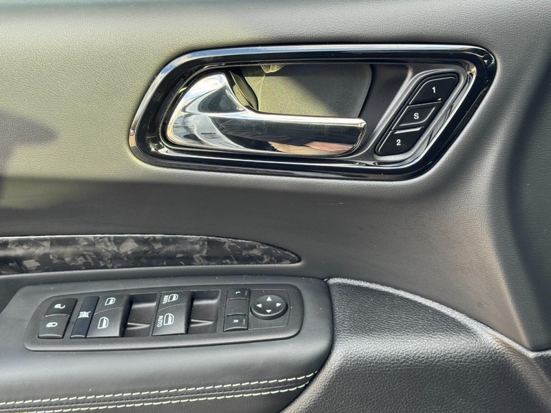 Dodge Durango Vehicle Full-screen Gallery Image 24