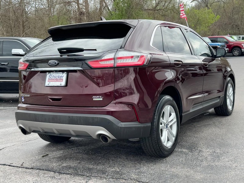 Ford Edge Vehicle Full-screen Gallery Image 03