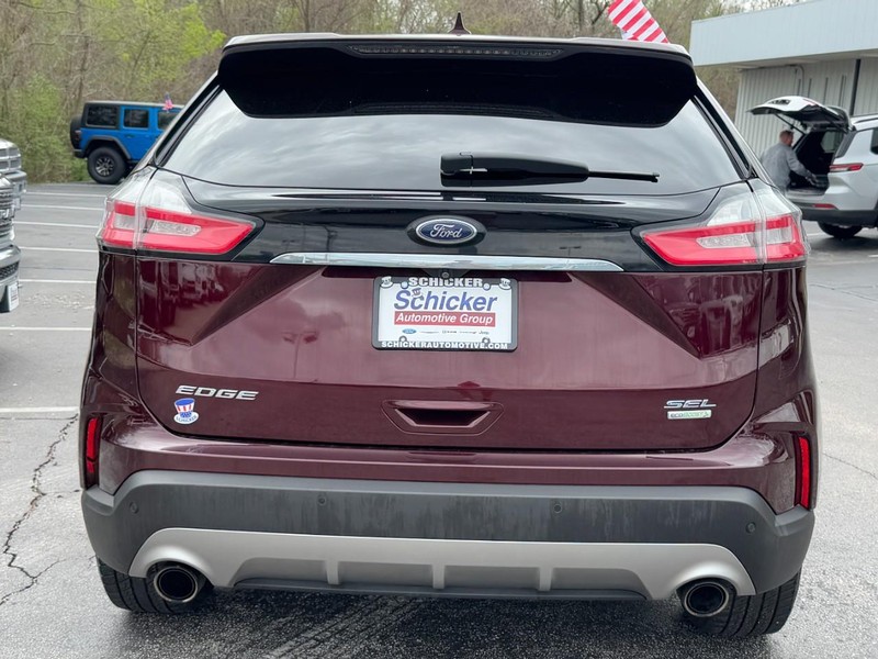 Ford Edge Vehicle Full-screen Gallery Image 04