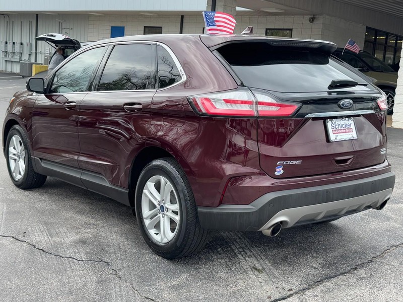 Ford Edge Vehicle Full-screen Gallery Image 06