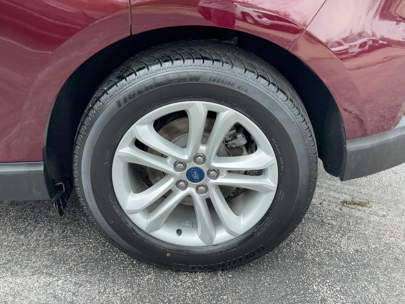 Ford Edge Vehicle Full-screen Gallery Image 07