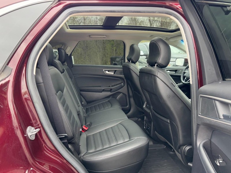 Ford Edge Vehicle Full-screen Gallery Image 10