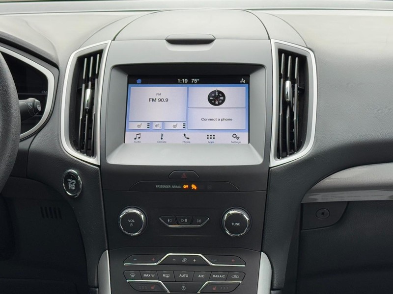Ford Edge Vehicle Full-screen Gallery Image 13