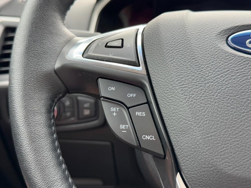 Ford Edge Vehicle Full-screen Gallery Image 15