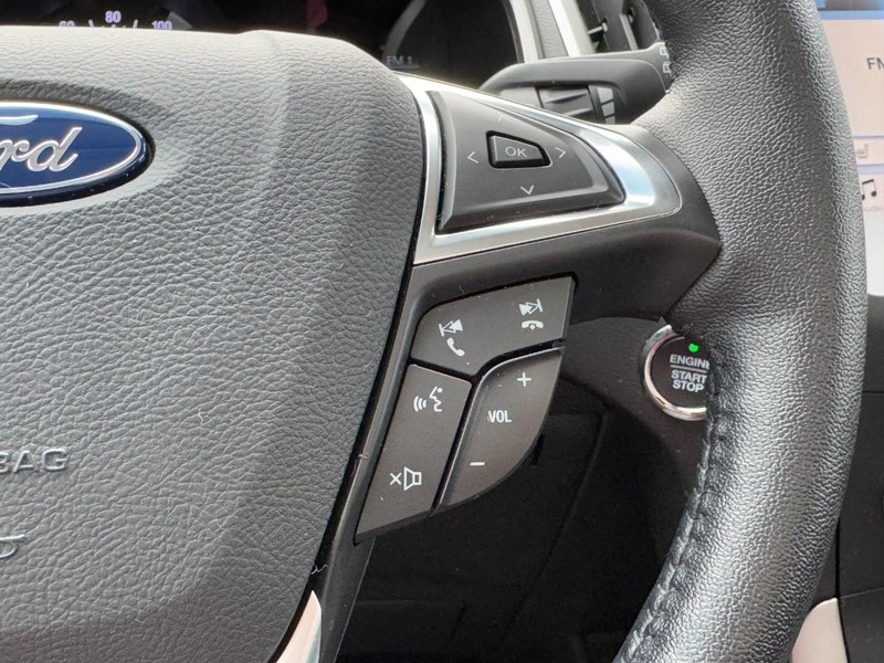 Ford Edge Vehicle Full-screen Gallery Image 16