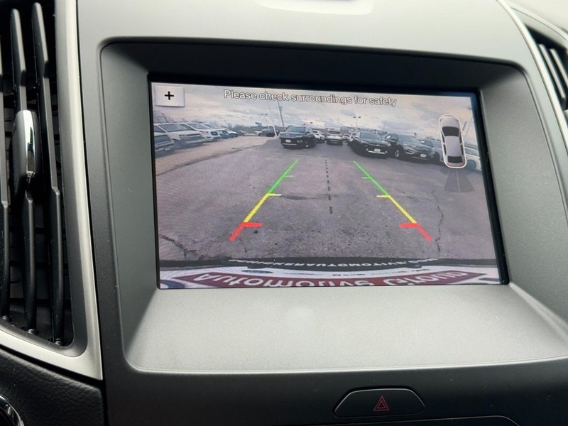 Ford Edge Vehicle Full-screen Gallery Image 19