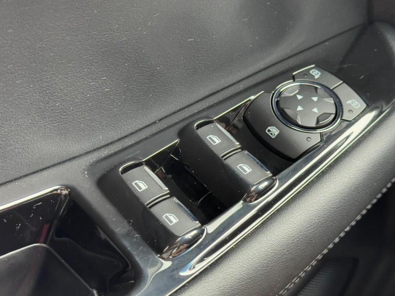 Ford Edge Vehicle Full-screen Gallery Image 20