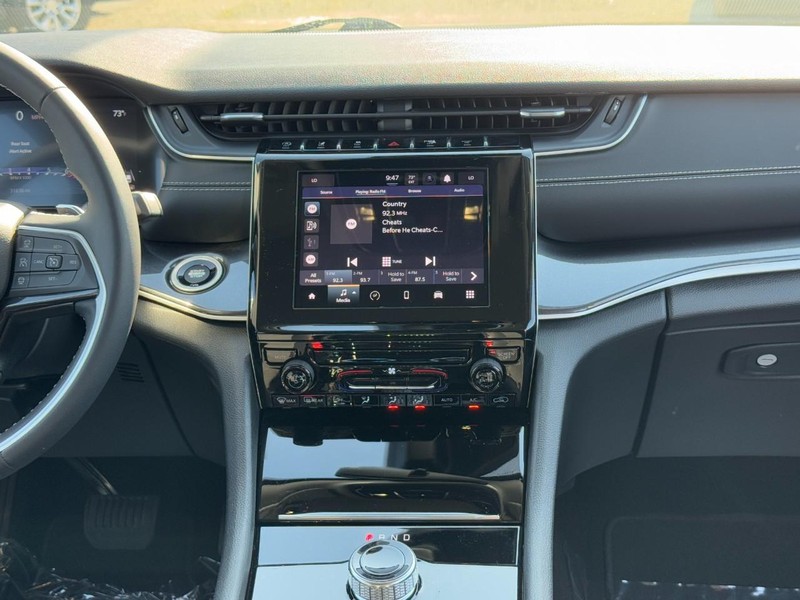 Jeep Grand Cherokee Vehicle Full-screen Gallery Image 14