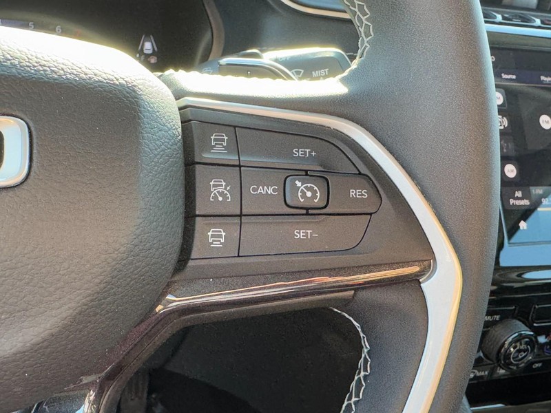 Jeep Grand Cherokee Vehicle Full-screen Gallery Image 18