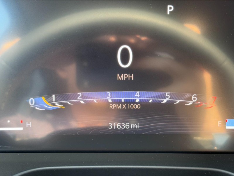 Jeep Grand Cherokee Vehicle Full-screen Gallery Image 19