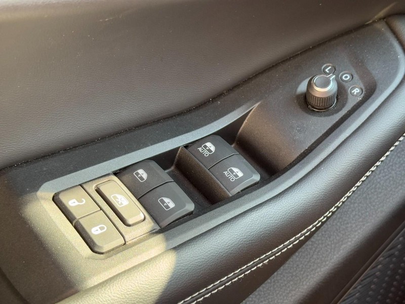 Jeep Grand Cherokee Vehicle Full-screen Gallery Image 21