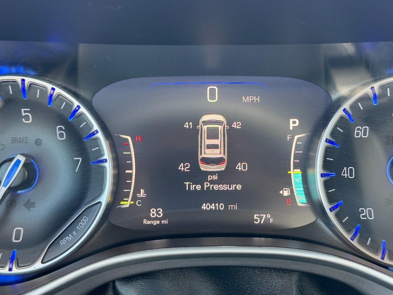 Chrysler Pacifica Vehicle Full-screen Gallery Image 20
