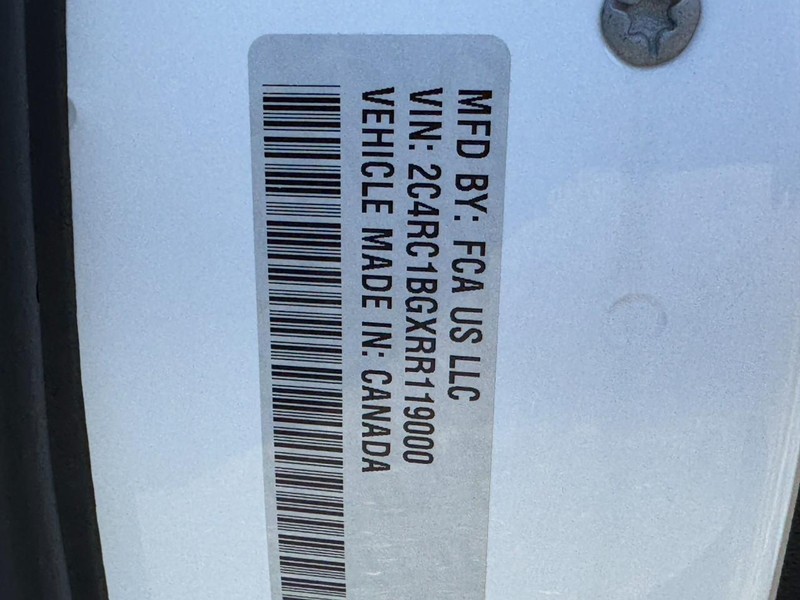 Chrysler Pacifica Vehicle Full-screen Gallery Image 26