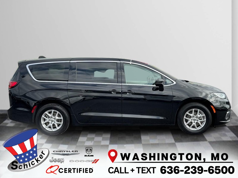 Chrysler Pacifica Vehicle Full-screen Gallery Image 01