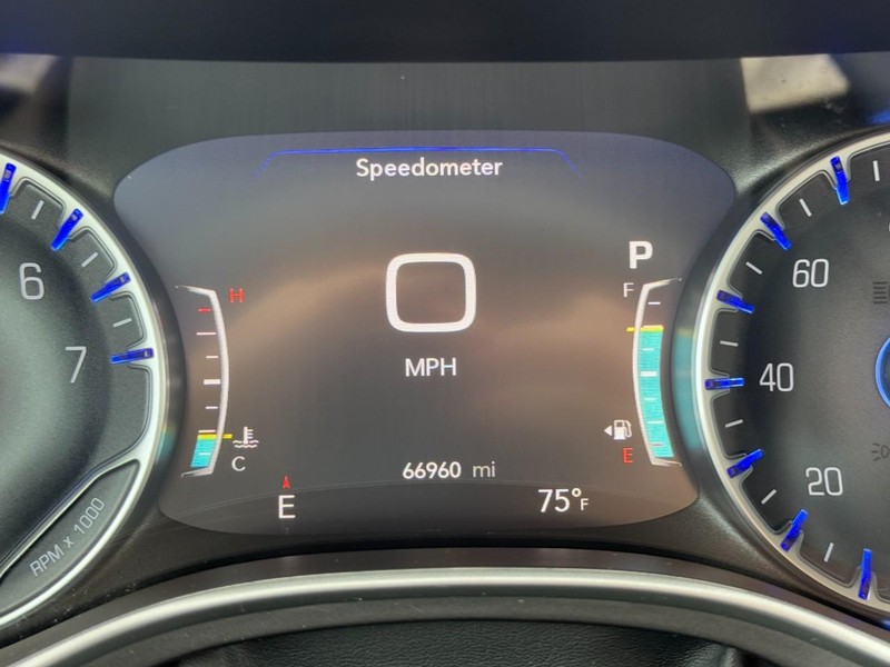 Chrysler Pacifica Vehicle Full-screen Gallery Image 20