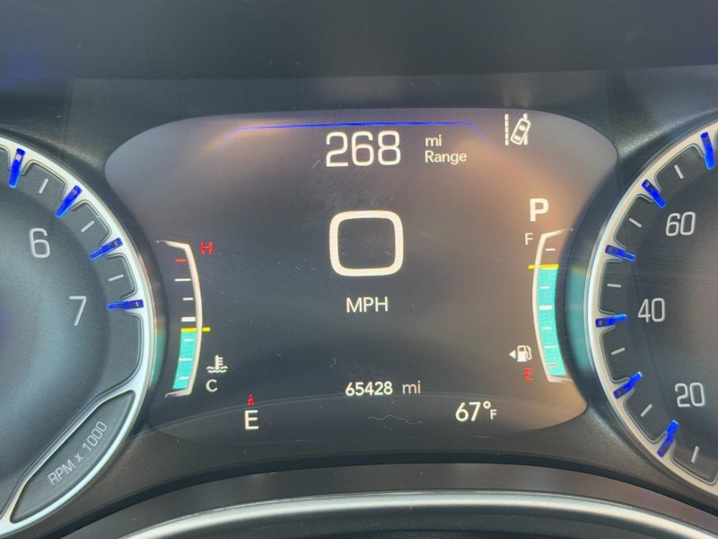 Chrysler Pacifica Vehicle Full-screen Gallery Image 21