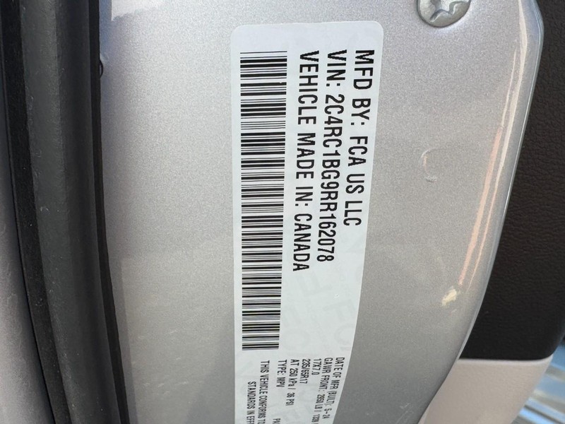 Chrysler Pacifica Vehicle Full-screen Gallery Image 27