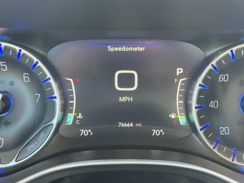 Chrysler Pacifica Vehicle Full-screen Gallery Image 20