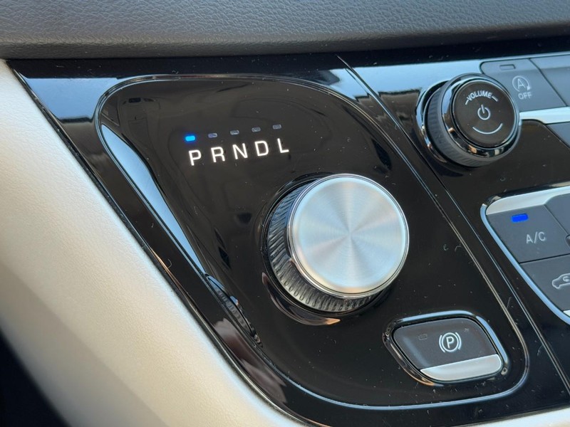 Chrysler Pacifica Vehicle Full-screen Gallery Image 21