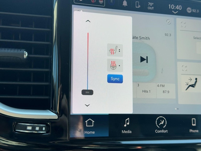 Chrysler Pacifica Vehicle Full-screen Gallery Image 23