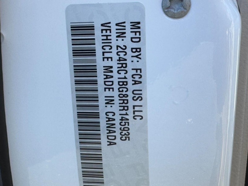 Chrysler Pacifica Vehicle Full-screen Gallery Image 27