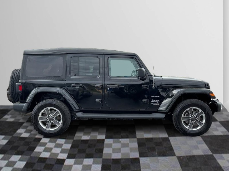 Jeep Wrangler Vehicle Full-screen Gallery Image 02