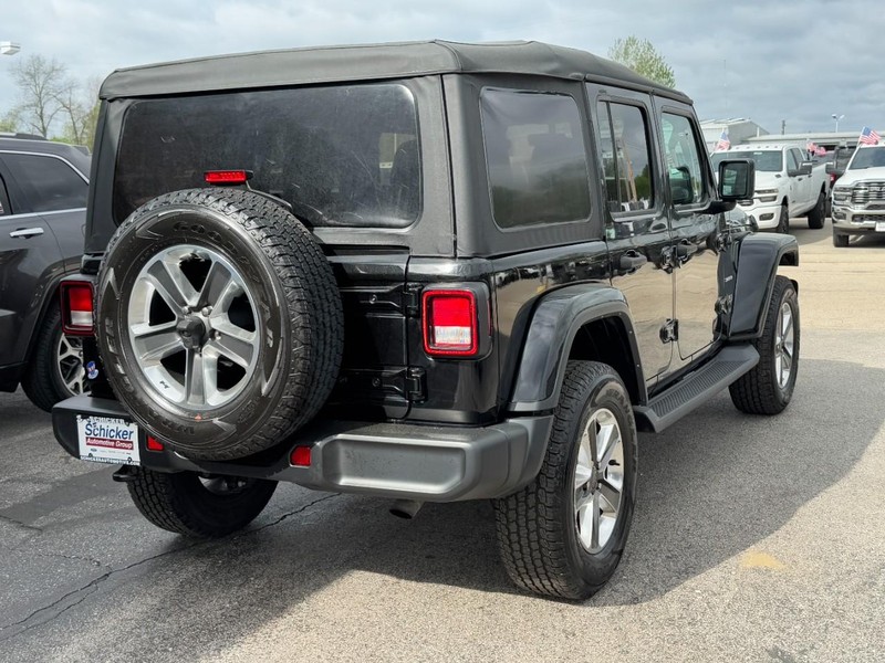 Jeep Wrangler Vehicle Full-screen Gallery Image 03