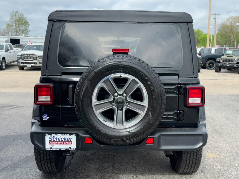 Jeep Wrangler Vehicle Full-screen Gallery Image 04